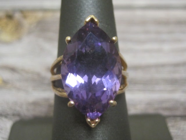 10k Gold Amethyst Ring (1 of 4)