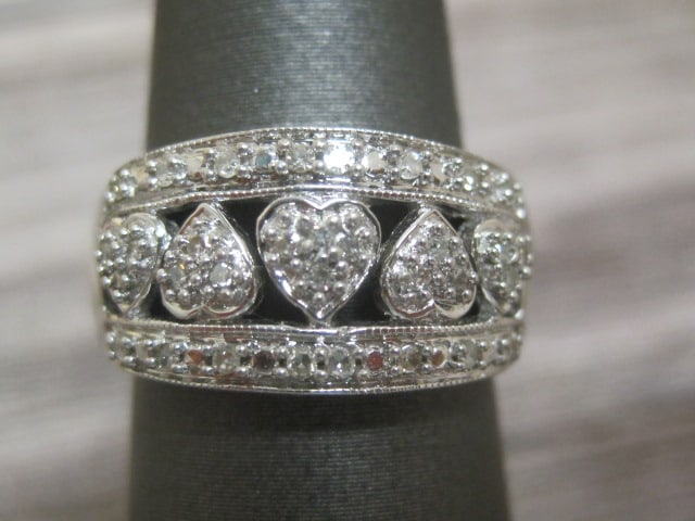 10k White Gold Diamond Ring: 31 Round Diamonds. Size 5 1/2. Weighs 3.7 grams
