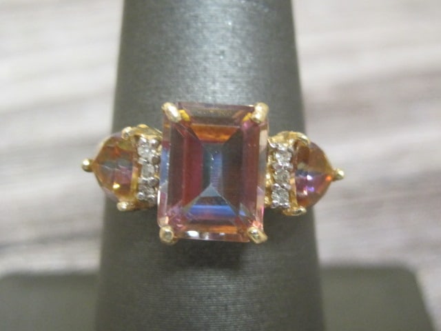 10k Gold Mystic Topaz and Diamond Ring: Vivid Gems with 6 Small Round Diamonds. Size 8. Weighs 1.9 grams