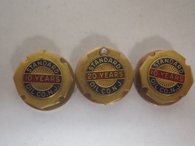 (3) 14K Gold Standard Oil Lapel Pins- One with Diamond (1 of 4)