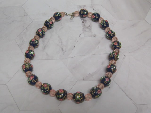16" Gorgeous Murano Bead Necklace with Sterling Silver Clasp: .