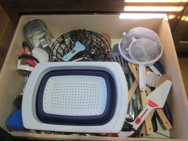 Drawer FULL of Nice Kitchen Utensils: Collapsible Sink Colander/Stainer, Black Wire Hanging Fruit Basket, OXO Utensils, Food Network Utensils, Calphalon Wood Spoons, Graters, Planers, Electric Can Opener, etc. See pictures and preview, Br