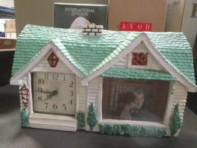 Vintage Haddon "Home Sweet Home" Electric Clock - Model #30: 12 1/2" x 9", needs new plug