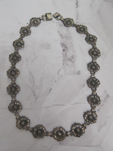 15" Vintage Sterling Silver Daisy Necklace: Weighs 23.9 grams