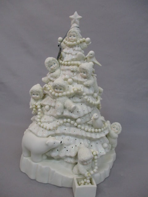 2004 Dept 56 Danbury Mint Snowbabies Christmas Lighted Tree 8"w X 11 1/2"h: .