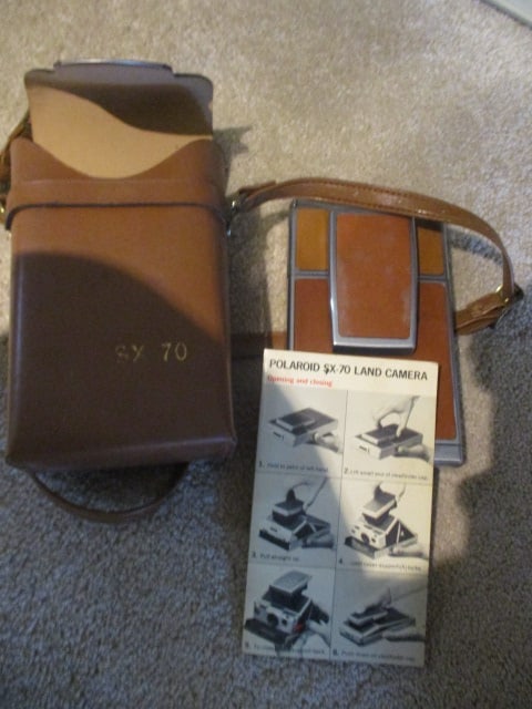 Polaroid SX-70 Land Camera with Leather Case and Instructions: .