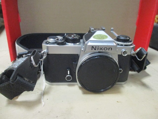 Nikon FE 3403481 35mm Camera (1 of 6)