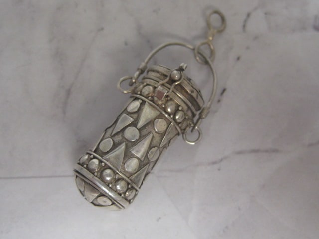Sterling Silver Fancy Pill Box or Message Holder: Weighs 11.2 grams