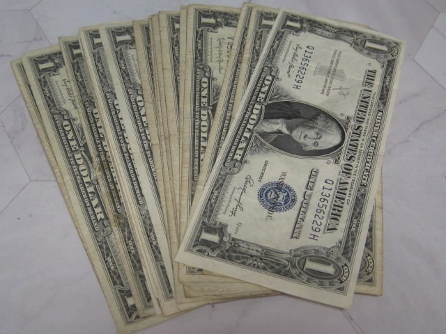 Lot of (20) US $1 Silver Certificates- 1935 & 1957 (1 of 3)