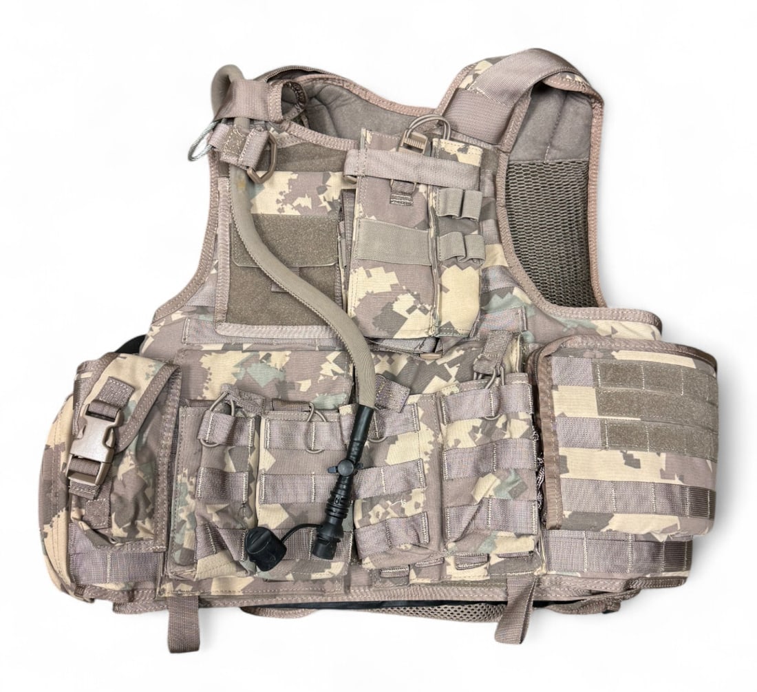 New ATS Plate Carrier Vest with CamelBak Pouch & IIIA Protection on both sides w/ Mag Pouches: New/Unused. See photos.