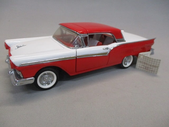 Franklin Mint Diecast 1957 Ford Skyliner: .