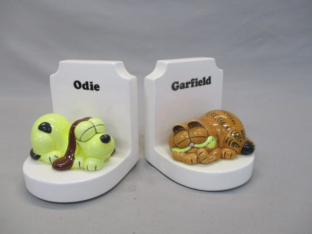 Enesco Odie & Garfield Ceramic Bookends 4" X 5": .