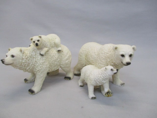 2 Polar Bears w/Cubs Figurines (1 of 10)