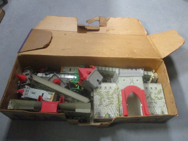 Vintage Louis Marx & Co. Lithograph Tin "Robin Hood Castle Set" in Original Box (1 of 11)