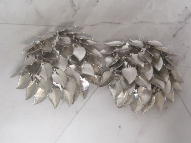 Coro Silver Tone Leaf Clip Earrings: .