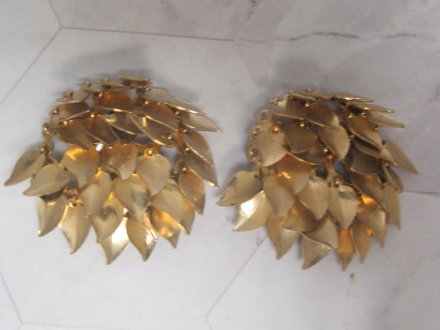 Coro Gold Tone Leaf Clip Earrings: .