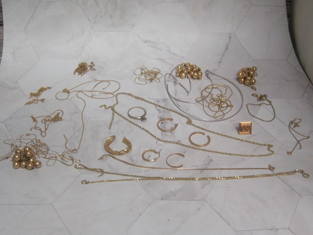 WOW! Lot of 14k Scrap Gold- Weighs 35 grams! (1 of 7)