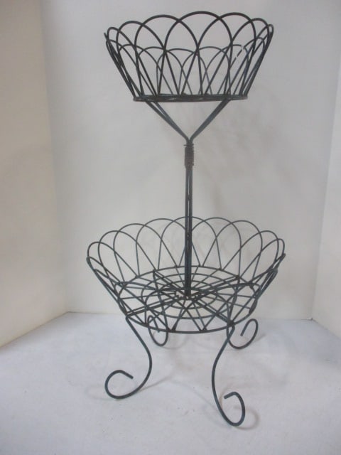 Vintage 2-Tier Wire Basket/Plant Stand (1 of 8)