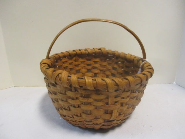 Vintage Tightly Woven Handle Basket: 10 1/2" x 10" (to handle)