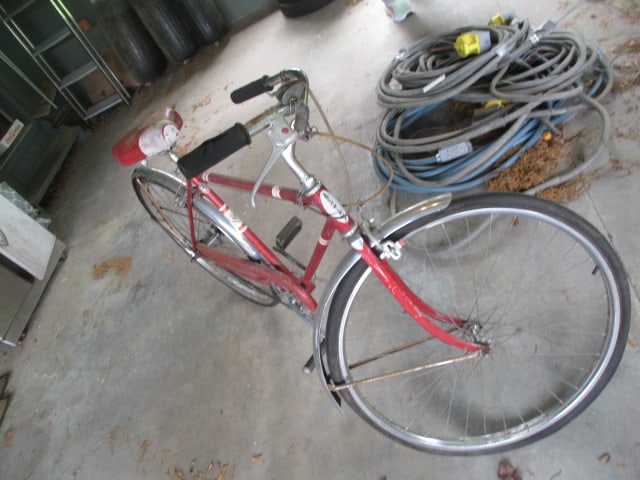 Old Schwinn 3 Speed Cruiser Bike: Has top hat logo on seat post, has original seat, some rust, Local Pickup Only