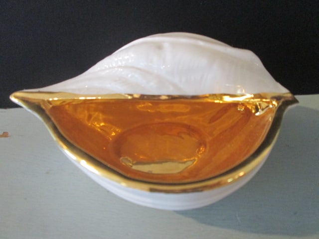 Gilt Italian Pottery Sea Shell Dish (1 of 8)