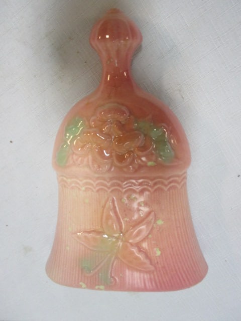 Vintage Hull Pattern 82 Whisk Broom Wall Pocket.: 8 1/4 x 5 1/2 x 1 3/4''.