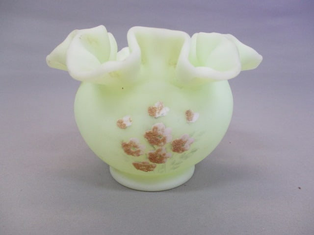 Fenton Custard Satin Ruffled Edge Vase (1 of 5)