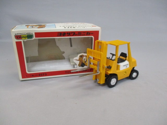 Toyota Diecast Forklift By Yonezawa Toys w/Original Box 1:23 (1 of 7)