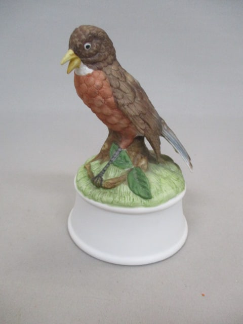 Gorham Bisque Porcelain Robin Music Box: 5 1/2"