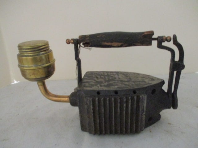 Antique Vintage Water Gas Sad Iron with Wood Handle. (1 of 8)