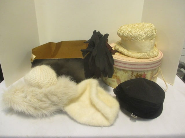 2 Hatboxes 2 Vintage Hats & Gloves: .