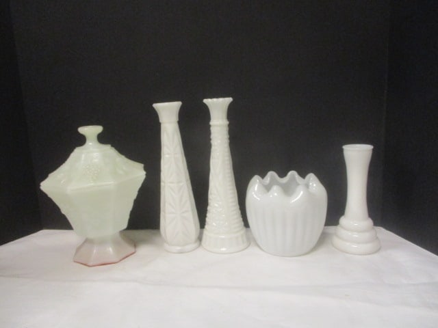 Milkglass Grouping: .