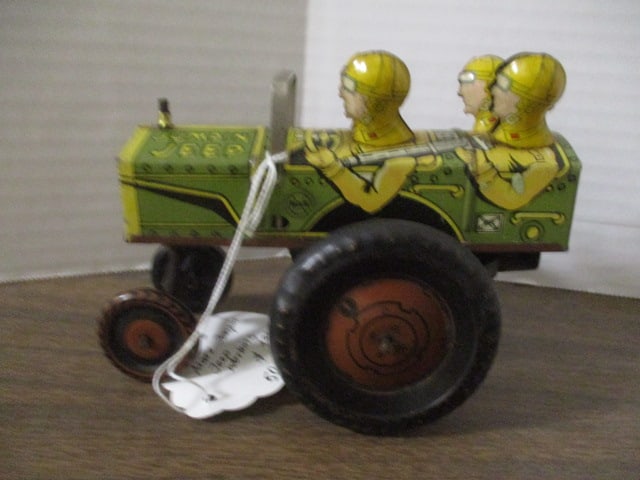 Vintage 1930s Marx "Jumping Jeep" Tin Car (1 of 8)