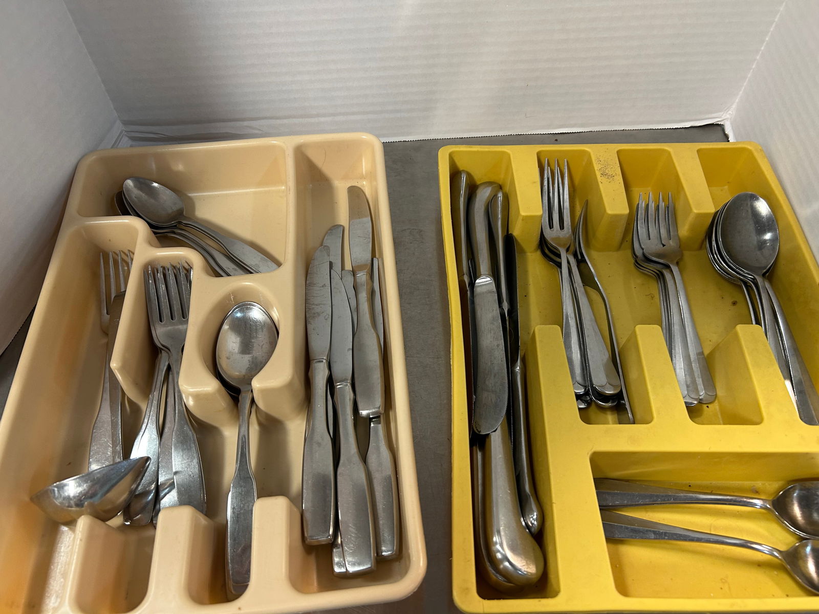 Community and Oxford Hill Stainless Steel Flatware Sets in Organizers (1 of 8)