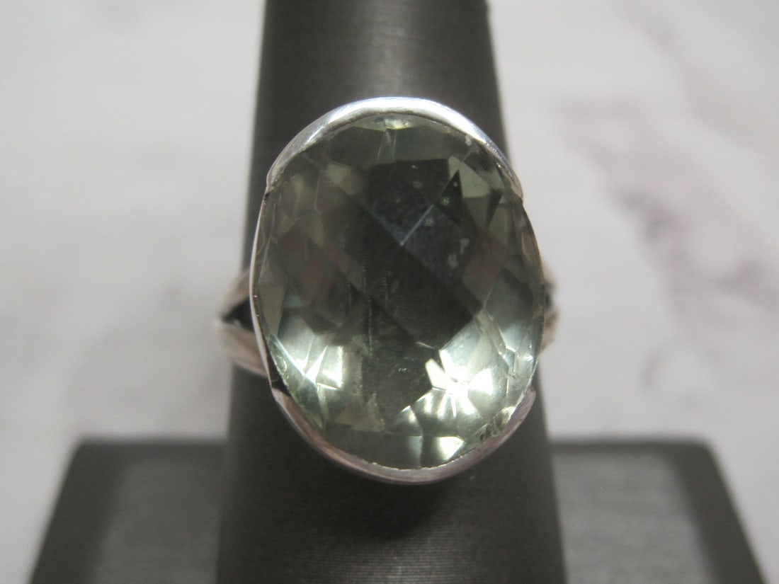 Sterling Silver Green Amethyst Ring: Size 8. Weighs 8.9 grams