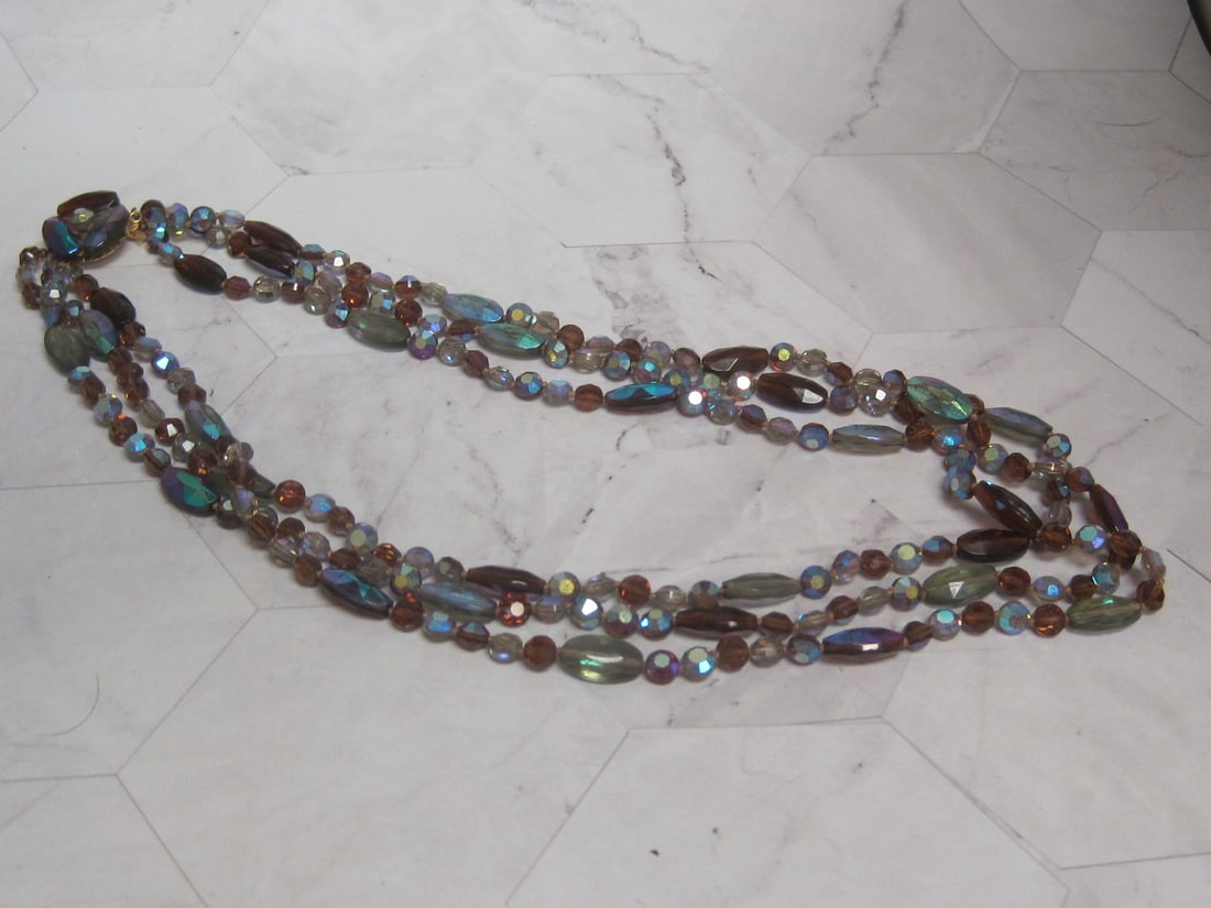 20" Vintage Triple-Strand Aurora Crystal Bead Necklace: .