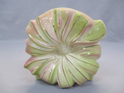 Vintage Hull 71-USA Wall Pocket Bow Planter: 6"x 6"