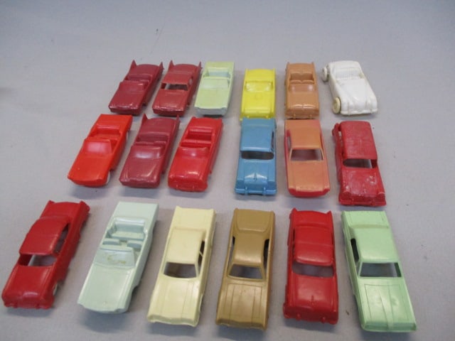 18 Plastic 1950's Post Cereal Box Promos: .