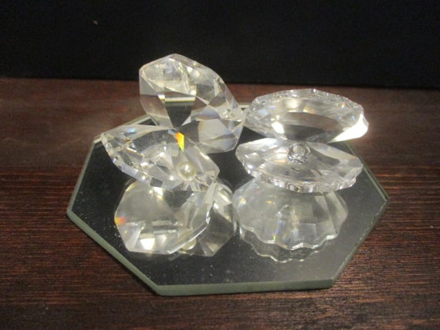 2 Swarovski Crystal Oysters with Pearls on Glass Mirror Stand: .