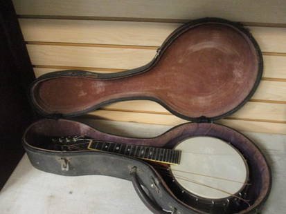 Vintage Dayton Banjo Uke in Case: 8 string, 21 fret, has brass plate on inside Model 1722, missing tailpiece