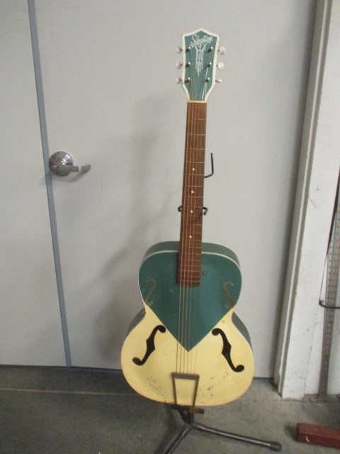 Vintage Silvertone Archtop 6 String Acoustic Guitar (1 of 17)