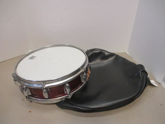 Vintage Red Pearl 4 1/2x12 Piccolo Snare Drum in Vinyl Zip-Up Bag (1 of 8)