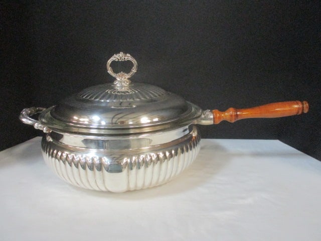 Silverplated Chaffing Dish with Pyrex Liner: .