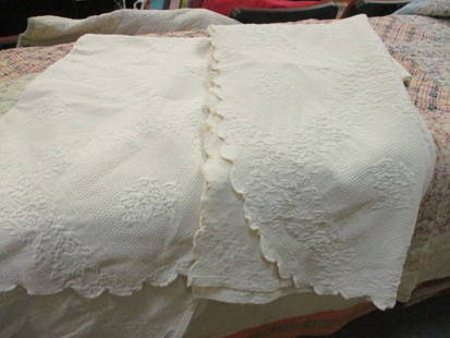 Matelasse Twin Bedspreads (Lot of 2): .