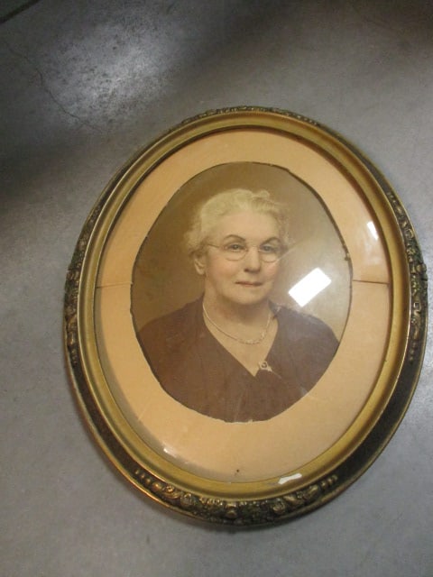 Vintage Oval Bubble Glass Frame w/Photo (12 x 15): Consignor states this is her grandmother