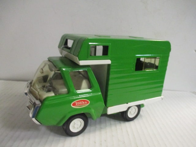 1970s Tonka Green Metal Camper: .