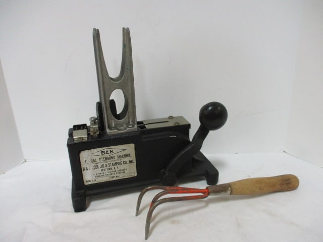 B & K Floral Stemming Machine & Garden Tool: .
