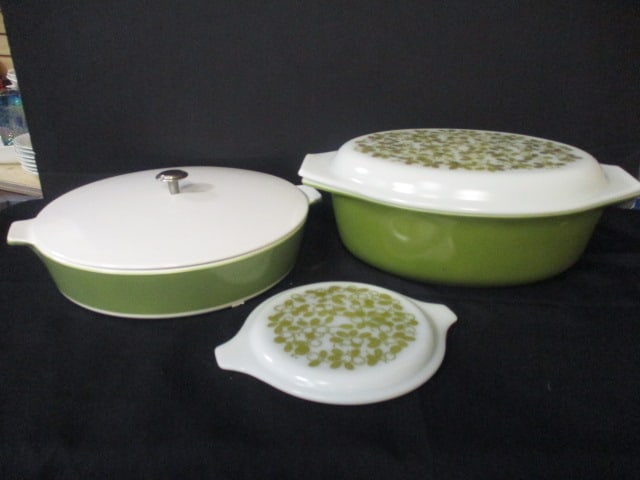 Corning Avocado 10'' Skillet with Lid, Pyrex 2 1/2 Qt. Casserole Dish with Lid. Extra Lid.: See Pictures.