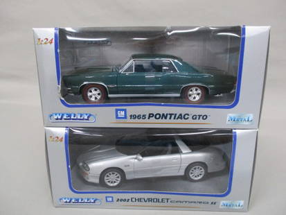 2 Diecast Toy Cars 1:24 Scale By Welly: 1965 Pontiac GTO & 2002 Chevrolet Camaro SS NOS