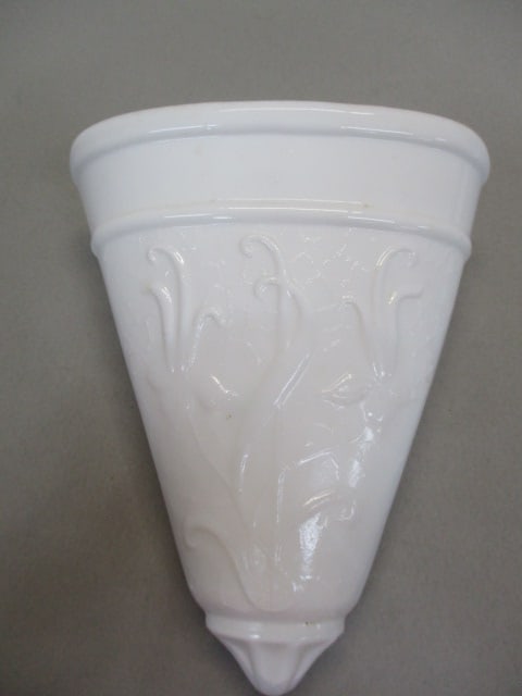 Vintage Duncan  Milk Glass Wall Pocket 5"x 6.5" (1 of 6)